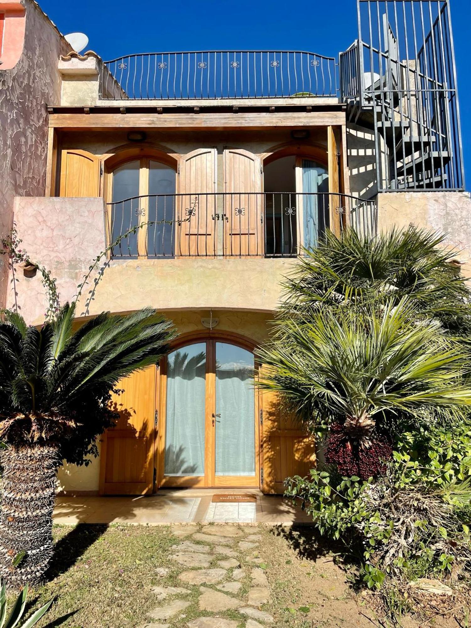 Casa Delle Farfalle Chia Exterior photo